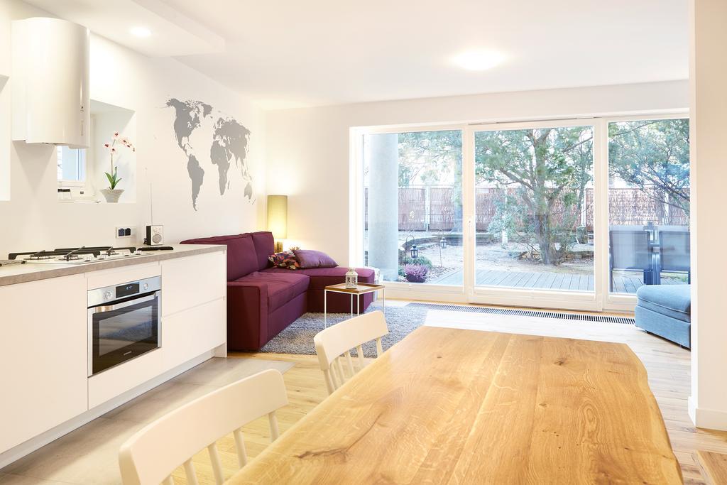 Апартаменты Lovely Lux Garden Flat Near Royal Park Варшава Экстерьер фото