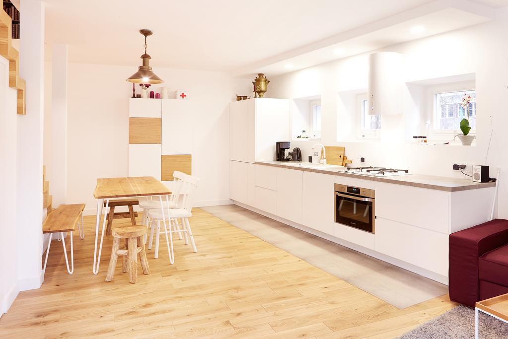 Апартаменты Lovely Lux Garden Flat Near Royal Park Варшава Экстерьер фото